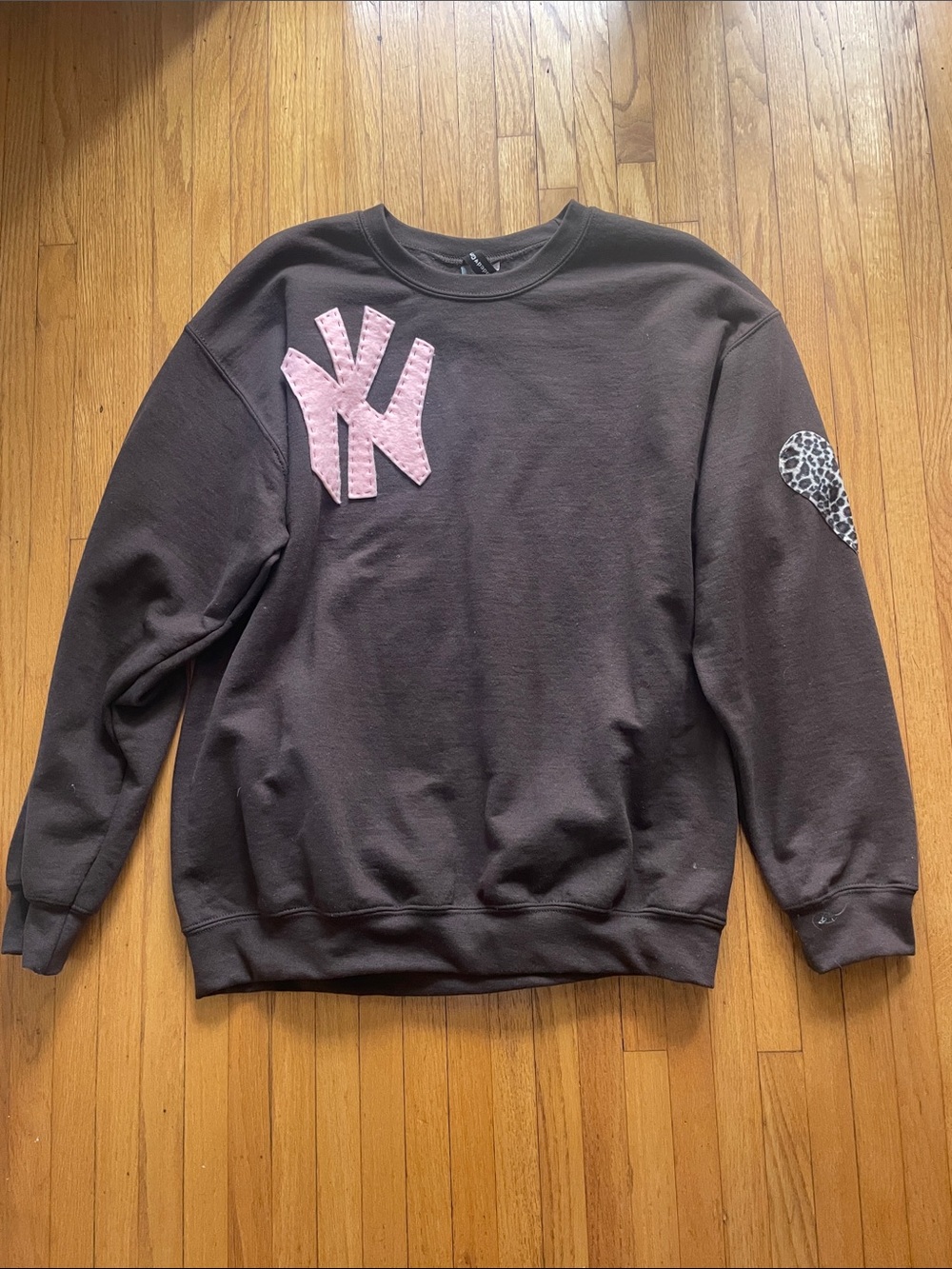 Threaded Gray NY Sweatshirt NWOT - Size Large